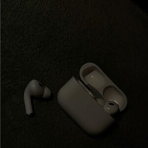 Apple White Wireless Earbuds